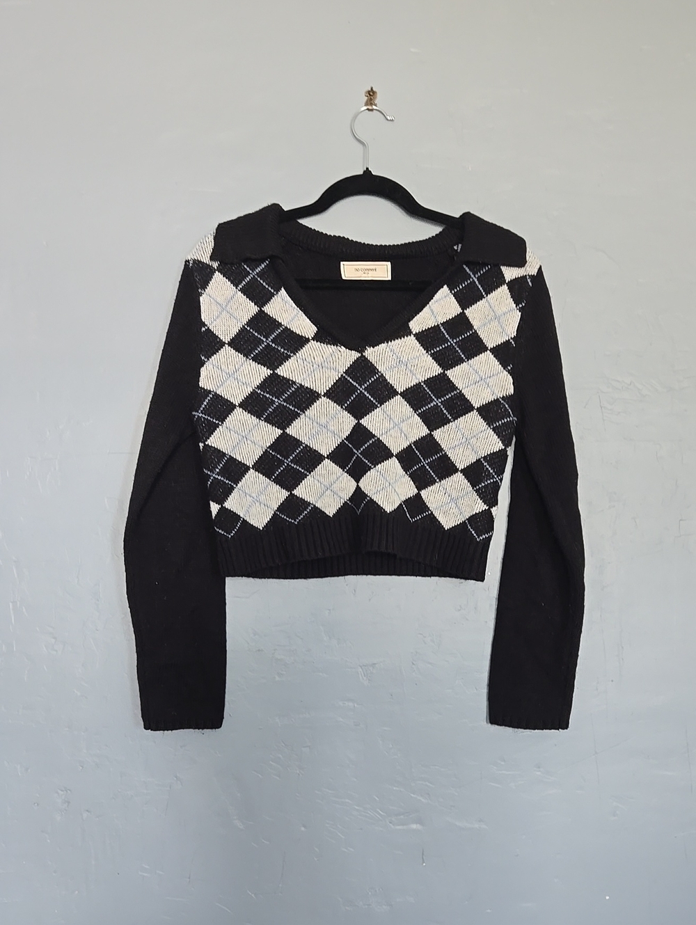 Argyle V-Neck Cropped Sweater - Black and Cream